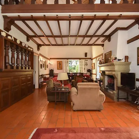 Charming House With Garden And Pool منزل ريفي